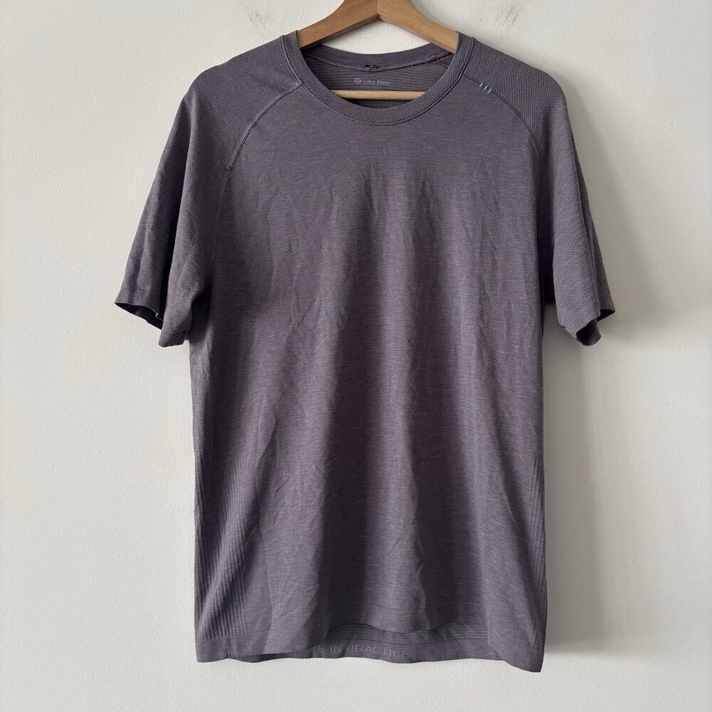 Lululemon Shirt Men's M Gray Purple Metal Vent Workout Athletic Gym Weights FLAW